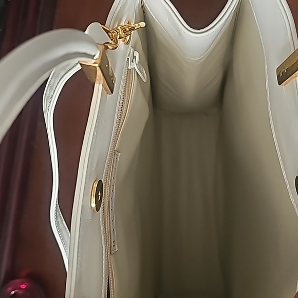 Battaglia Designer Leather Tote, White, Dual Handles, Strap, Hidden Snap Closure - Picture 5 of 7